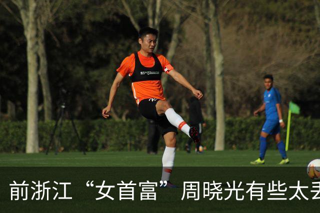 前浙江“女首富”周晓光有些太丢面！ 亲自录制视频为福建网红“林熙”送祝福，打扮正式仍透着坚韧